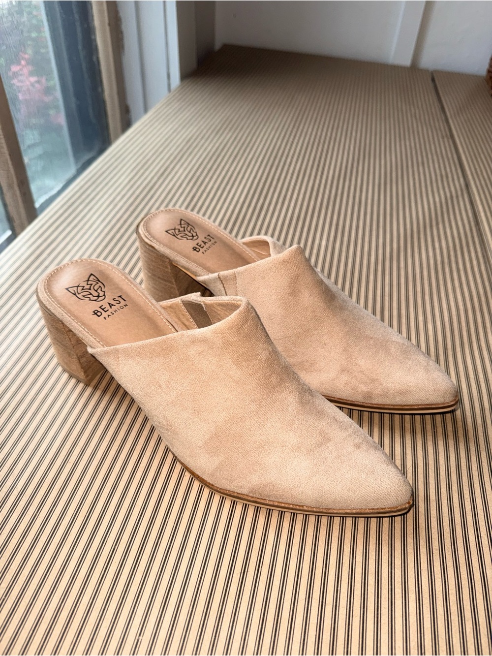 BEAST FASHION Women's Tan Suede Pointed Slip-On Mules - Picture 3 of 5